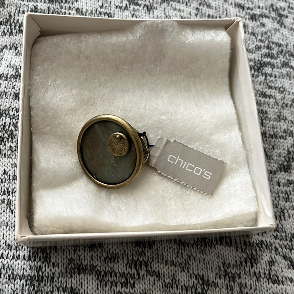 NWT CHICO’S AYLA SWIRL EXPANDABLE COCKTAIL RING  (6-8)